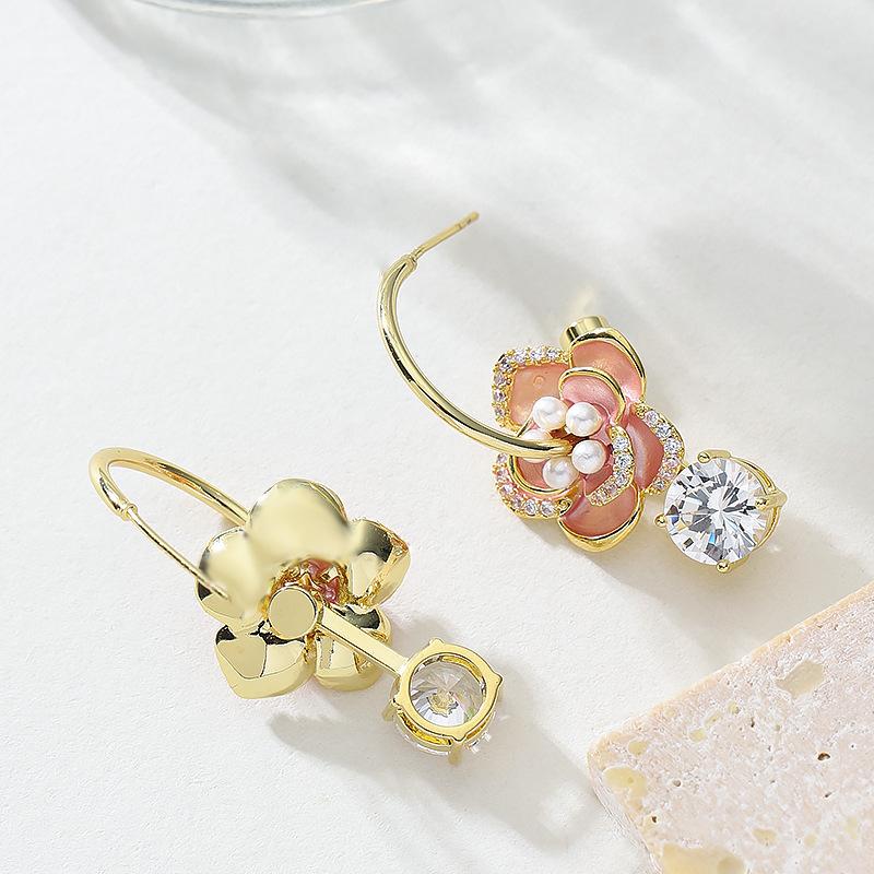 Korean version of gentle temperament fairy wind drip oil inlaid pearl camellia earrings light luxury high sense exquisite noble earrings