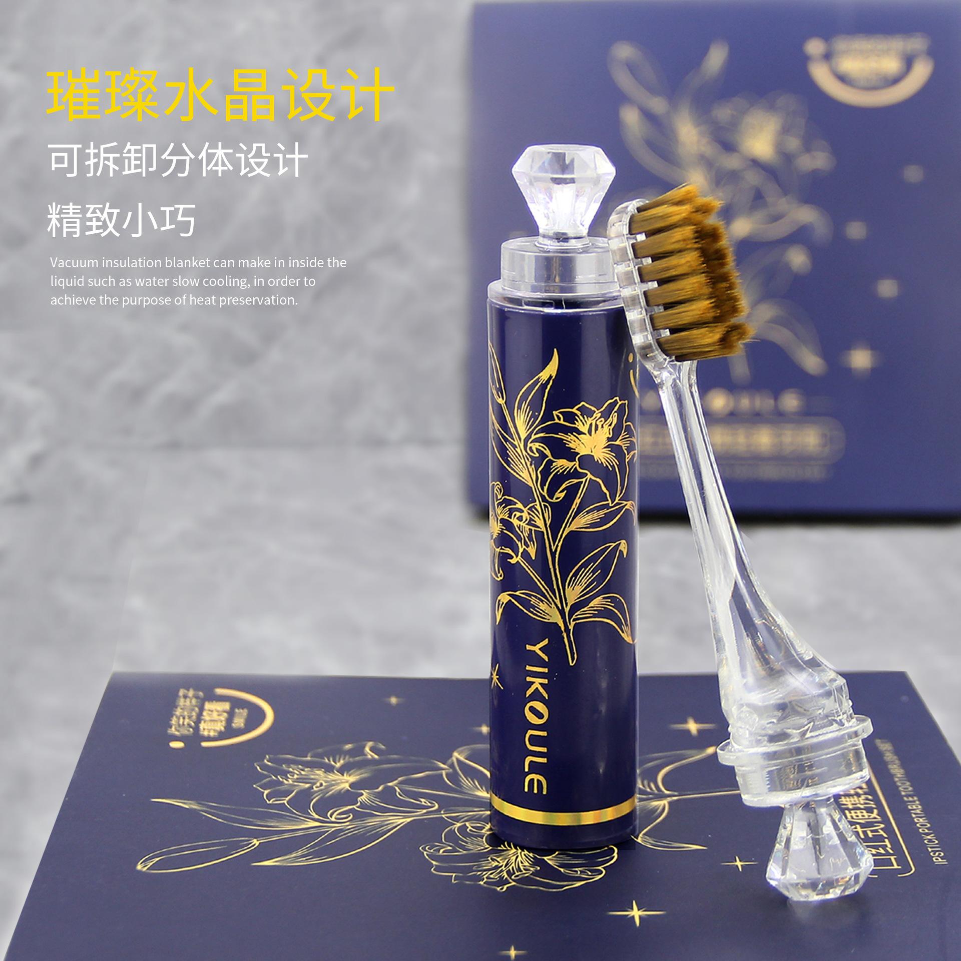 

Геометрическое ожерелье с подвеской из больших и маленьких квадратов One size