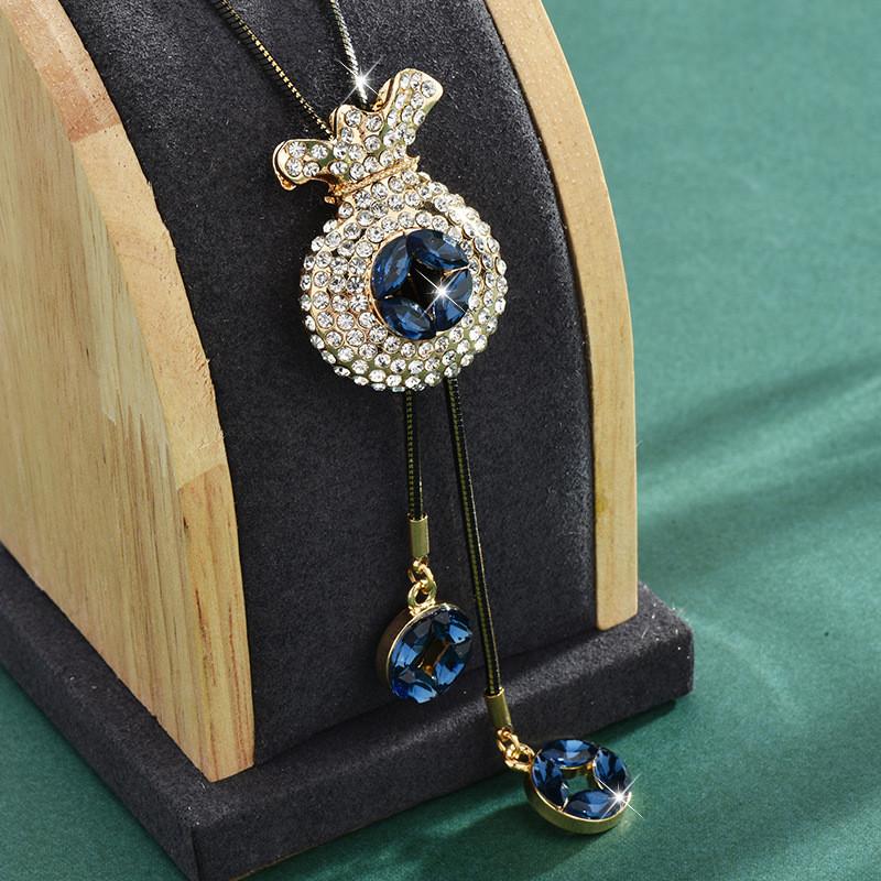 

Chic Geometric Crown Money Bag Necklace With Dazzling Crystal Accents Perfect For Stylish Women