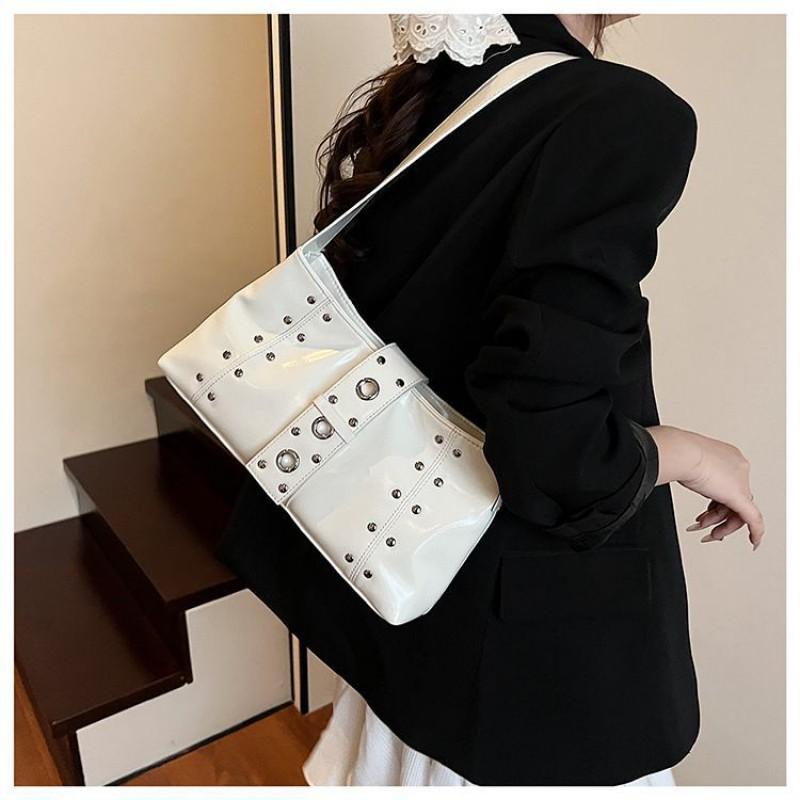 

Korean All-matching High-quality Niche Shoulder Underarm Bag Women s Motorcycle Fashion Commuter 32x8x17 белый