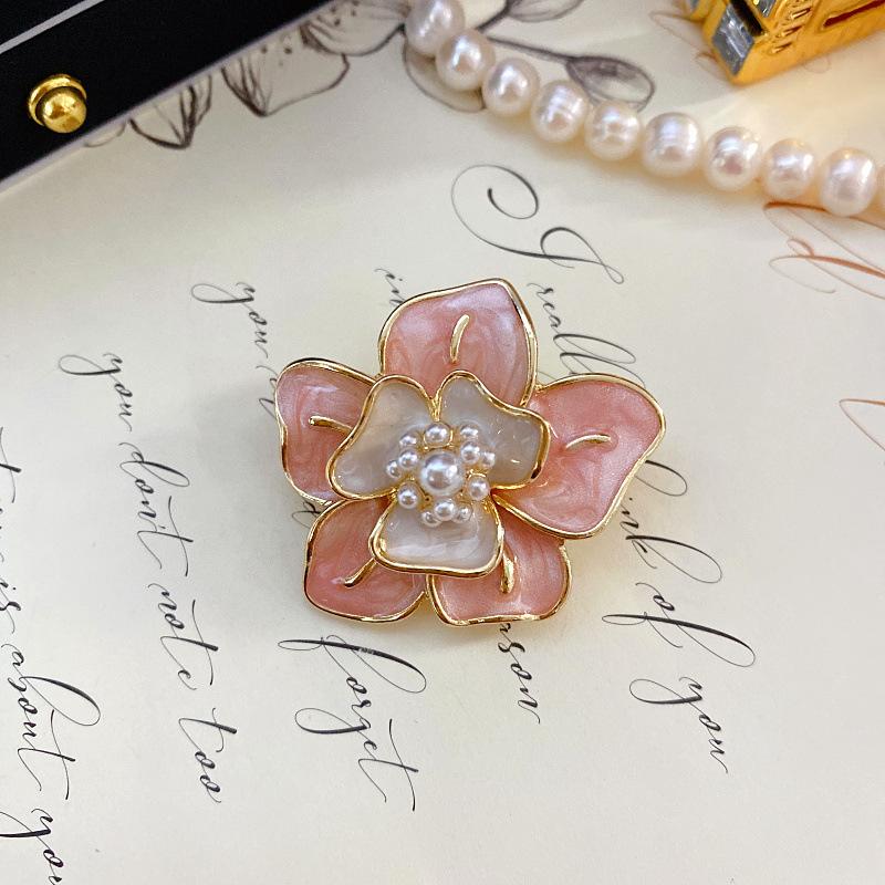 

Винтажная французская элегантность, темперамент, изысканная старинная капающая эмаль, жемчужина, брошь-булавка в виде цветка розовый