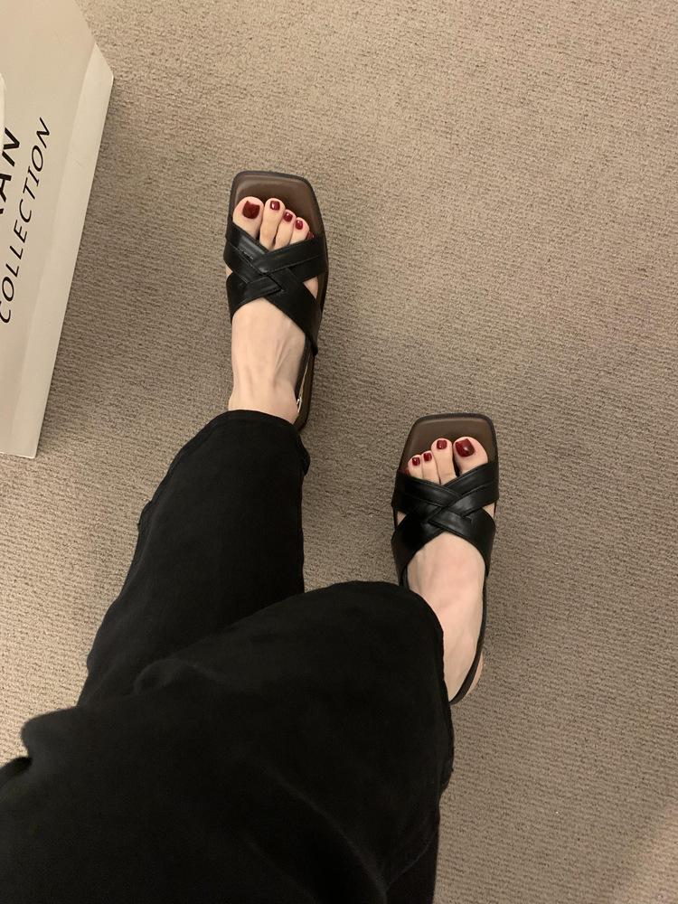 Vintage Versatile Cross with Open-toed Flat Sandals Women's Summer 2025 New Seaside Beach Shoes