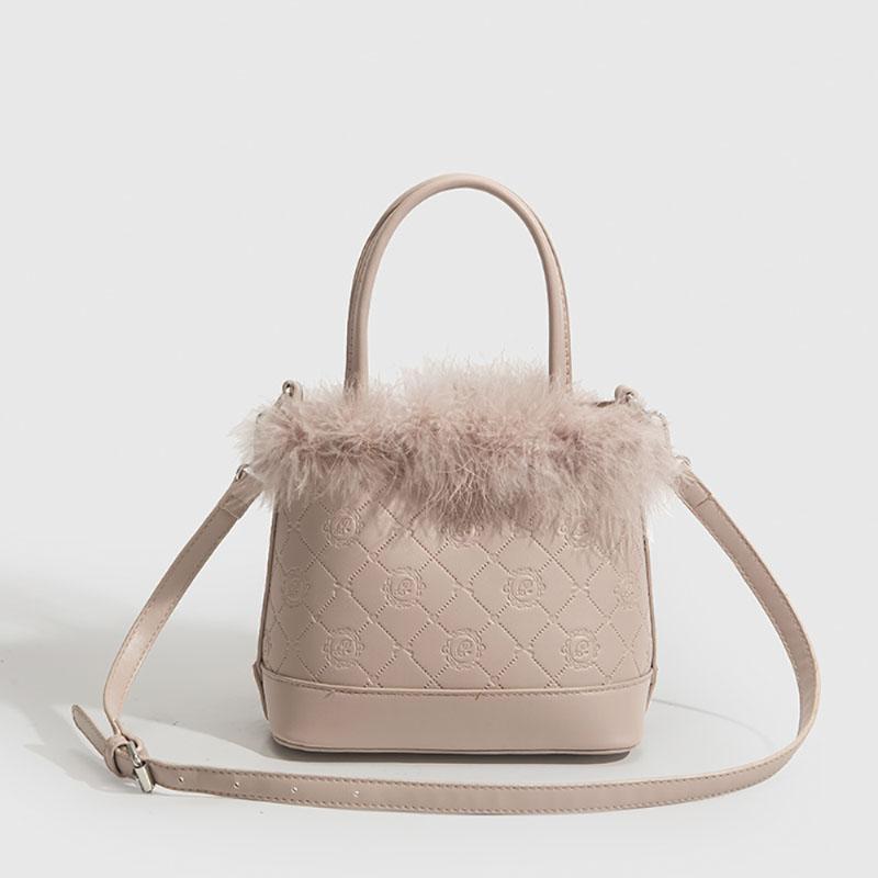 

Плюшевая розовая женская сумка, новая японская корейская осенне-зимняя оригинальная нишевая дизайнерская популярная сумка на одно плечо через плечо