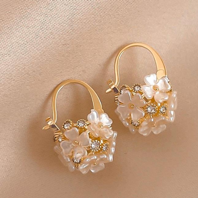 Yerik New Luxury Vintage Shell Flower Zircon Pearl Shell Flower Dangle Earrings Women Fashion Elegant Jewelry Accessories