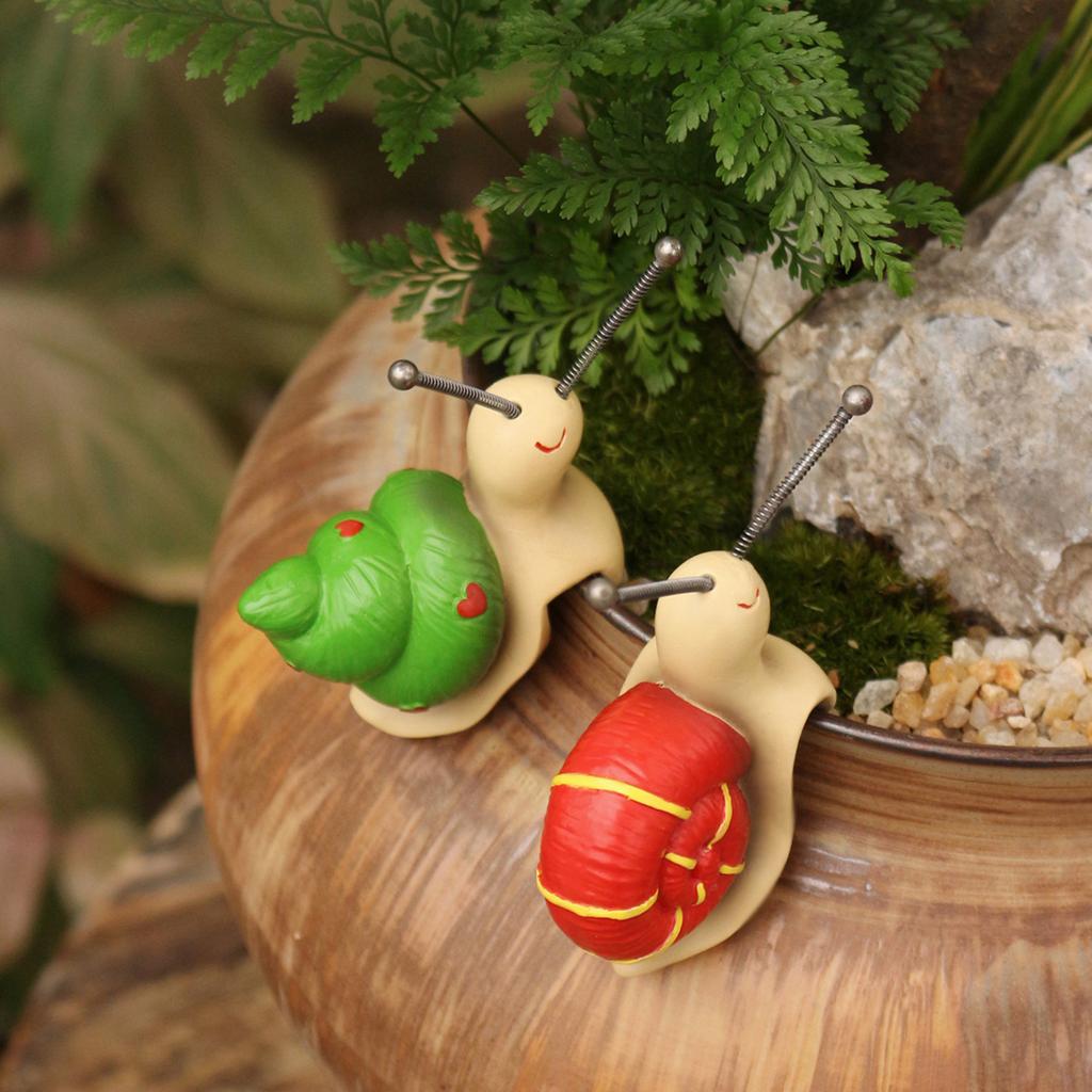 2PCS Colorful Snail Pendants Resin Mini Snails Sculpture Outdoor Fence Hanger for Indoor And Outdoor Flower Pot Decoration