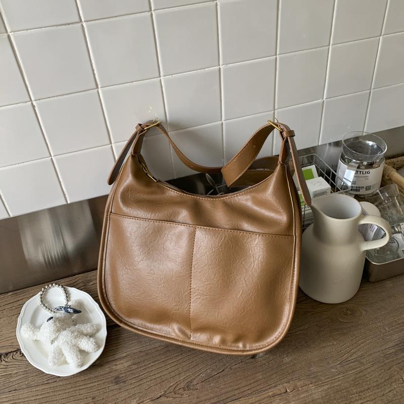 

Large capacity bag women s 2025 new autumn and winter retro shoulder bag commuting versatile high-end messenger bag tote bag