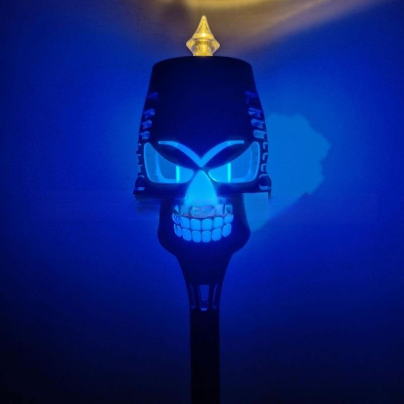 Solar Halloween Skull Lights Flickering Flame Torch Lights Waterproof LED Outdoor Decor for Patio Yard Path Landscape Lighting