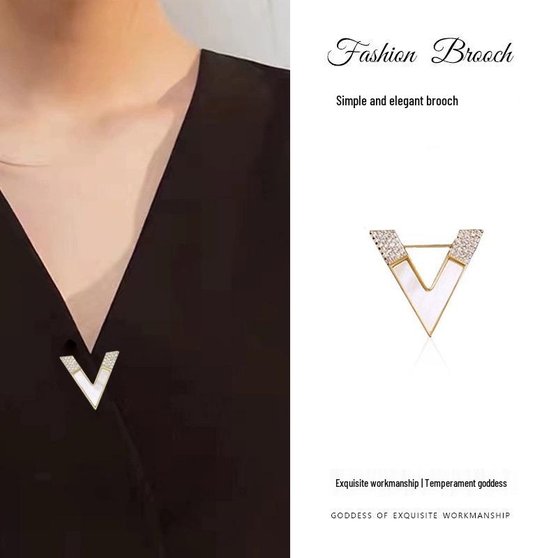 V-Brosche Damen High-End Corsage: Sommer-Halsauschnitt-Anti-Expositions-Anstecker & Anzugzubehör