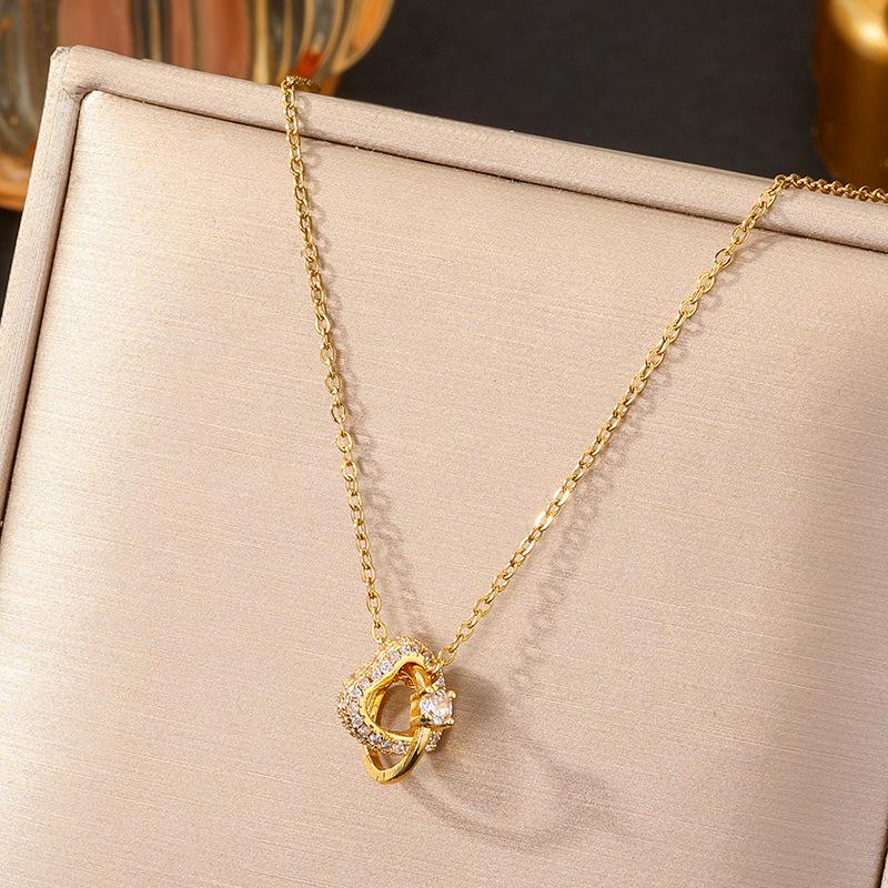 Korean-Japanese Light Luxury Rhinestone Heart Pendant Titanium Necklace - Women's Elegant Collarbone Chain, Non-Fading