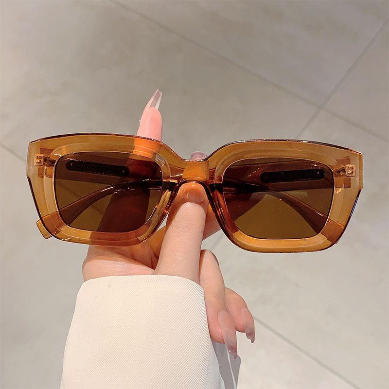 Vintage Luxury Designer Olive Green Square Sunglasses Punk Rivet Outdoor Shades for Women Men Fashion Sun Glasses