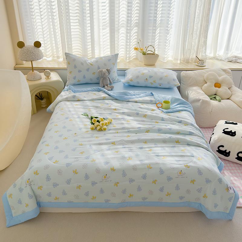 Ultra-Soft Summer Cooling Quilt - Lightweight, Breathable & Skin-Friendly with Embossed Floral Print Design for All Seasons - Perfect for Bedroom