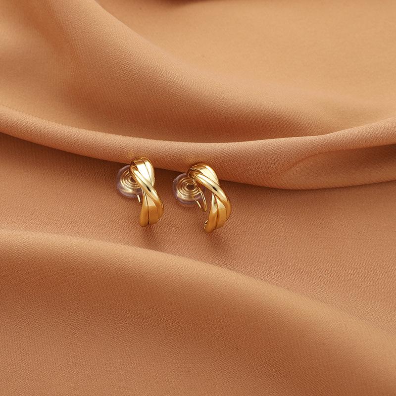 Korean Style Retro Pearl Ear Clip for Women - Mosquito Coil Holder, No Piercing, High-End, Fashionable and Versatile Luxury Earrings