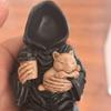 Gothic Emotional Support Figurine Grim Reaper Statue Halloween Decoration Holding Coffee & Cat Resin Desktop Ornament