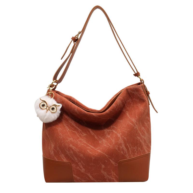 

Сумка великої місткості Жіноча сумка на одне плече. Замшева сумка через плече темно-коричневого кольору