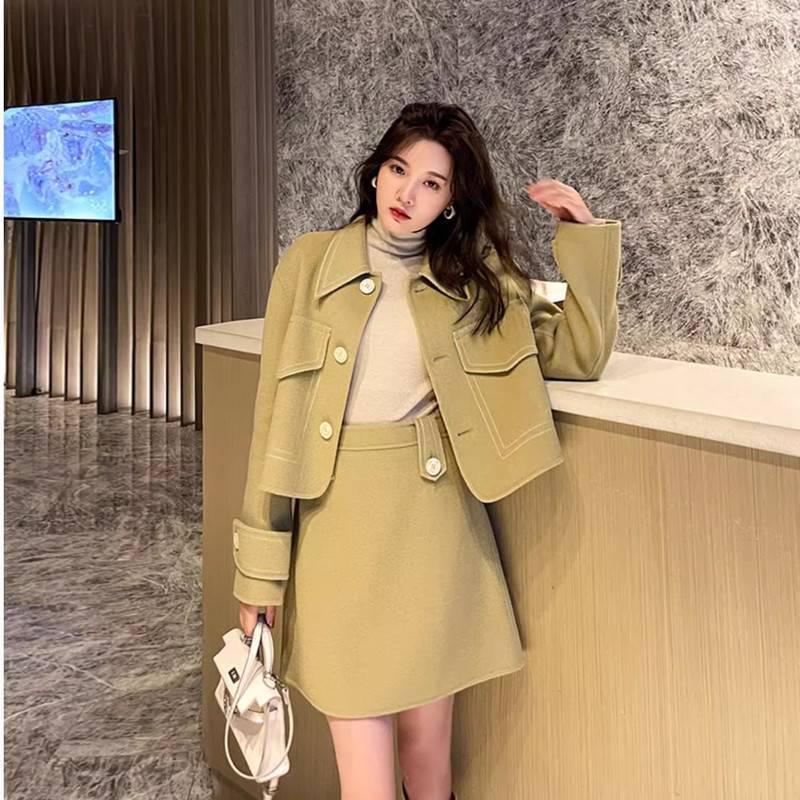 

2025 Весенний женский комплект уличной одежды больших размеров из двух предметов, стройнящий и скрывающий недостатки XL 60-70kg жёлтый