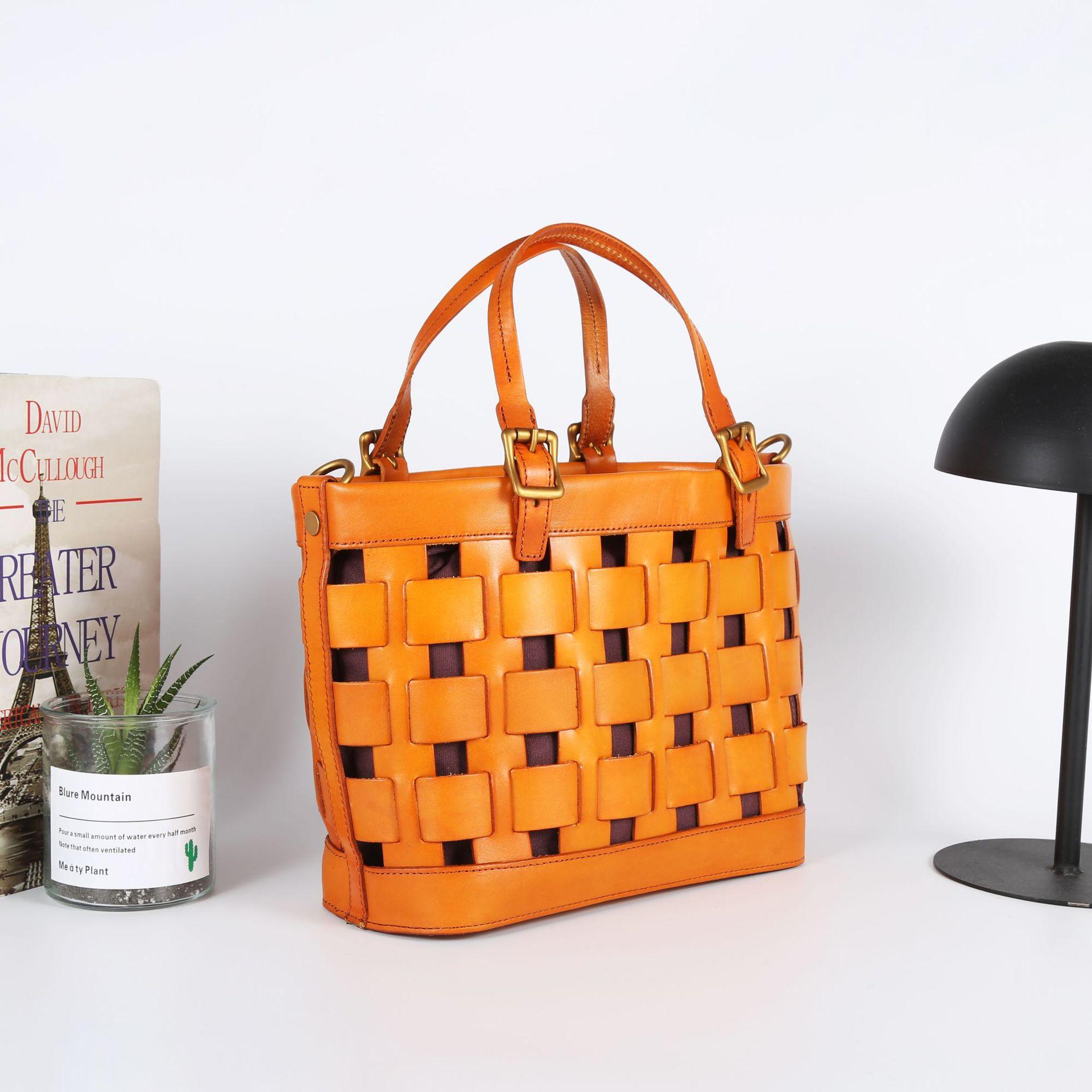 

Верхний слой из кожи растительного дубления, плетеная вручную сумка + художественная ретро-сумка из коровьей кожи + модная сумка-корзина для овощей на одно плечо 26.5x13.5x22cm бездна