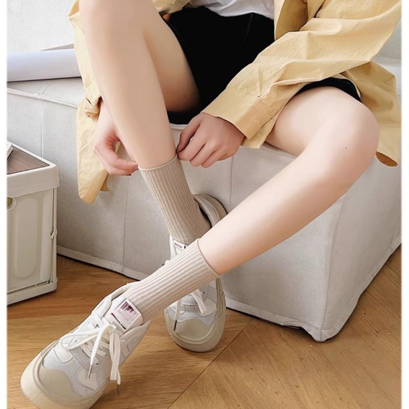 Women's Autumn and Winter Socks, Loose-fitting Postpartum Socks, Solid-colored Vertical Striped Mid-calf Socks, Versatile Casual Socks