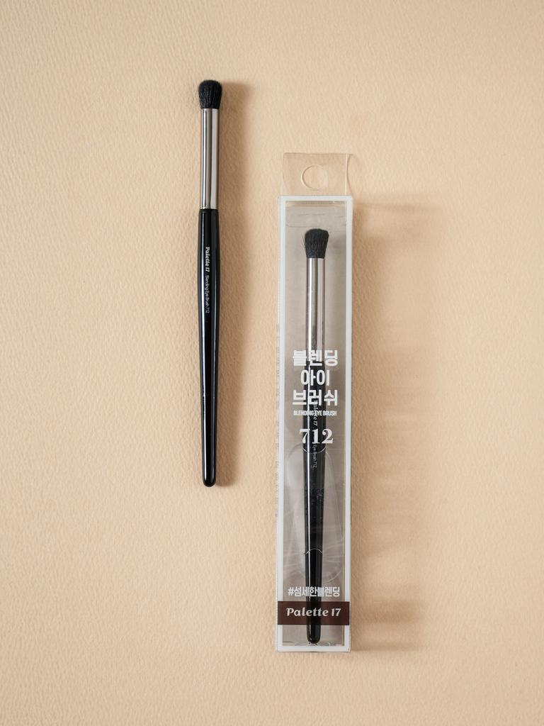 Palette 17 Blending Eye Brush