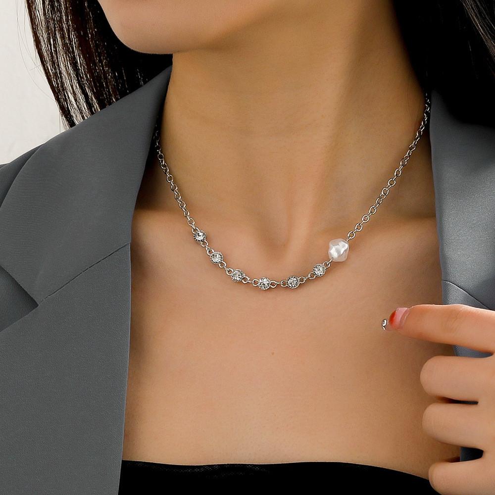 

Trendy Silver Chain Necklace With Creative Geometric Design For Fashionable Women