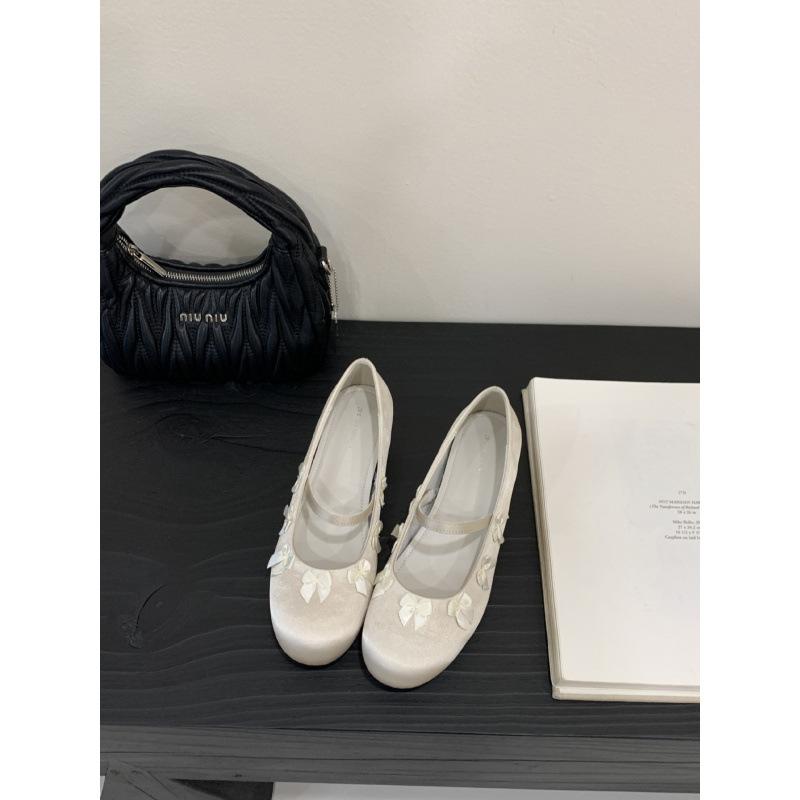 

Autumn new single shoes 2025 high heels inner height increase slope heel Mary Jane ballet shoes satin Mary Jane shoes 39 абрикосовый