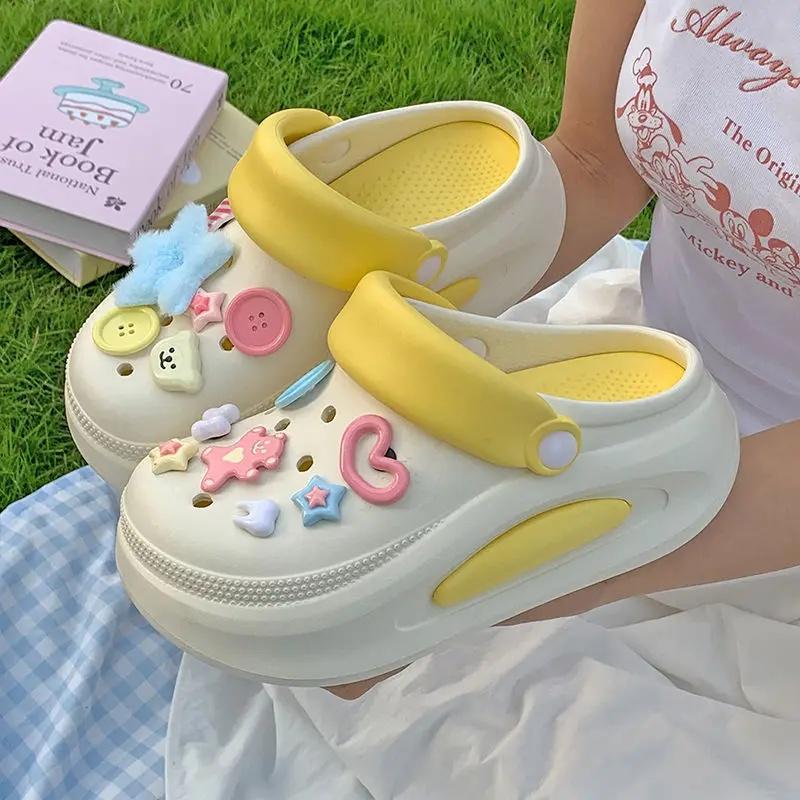 Damensandalen mit dicker Sohle, Sommer-Oberbekleidung, rutschfeste, höhenverstärkende Strandschuhe, Cartoon-Anime-Muster, Schuhe für Erwachsene