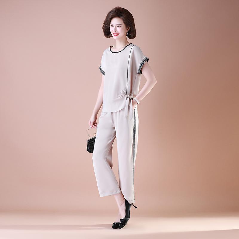 

Chiffon Summer Short Sleeve T-shirt for Women: Fashionable and Lightweight for Young, Middle-aged, and Elderly 3XL [135-150 jin]