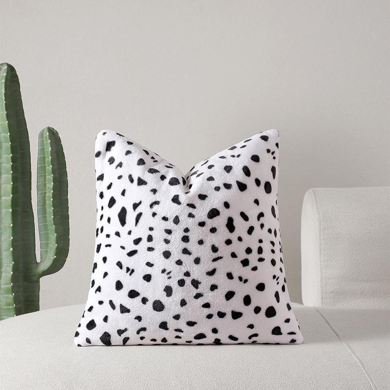 

New Nordic Simple Plush Double-sided Black and White Spots Pillow Cushion Cover 45 * 45Cm (without core)