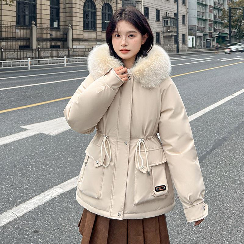Short-style School Overcomes Women's New Cotton-padded Jacket Winter Cotton-padded Jacket with Loose Cashmere and Thick Fur Collar.