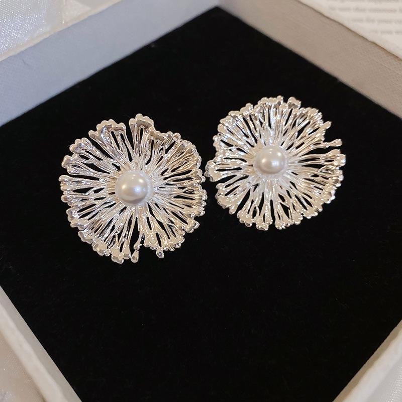 Silver Needle Geometric Stripe Semicircle Earrings - Unique European American Style Studs for Chic Personality