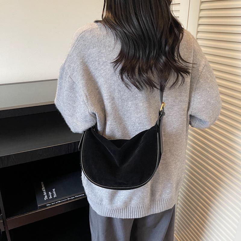 2025 Fashionable Women's Large Capacity Textured Crossbody Dumpling Bag