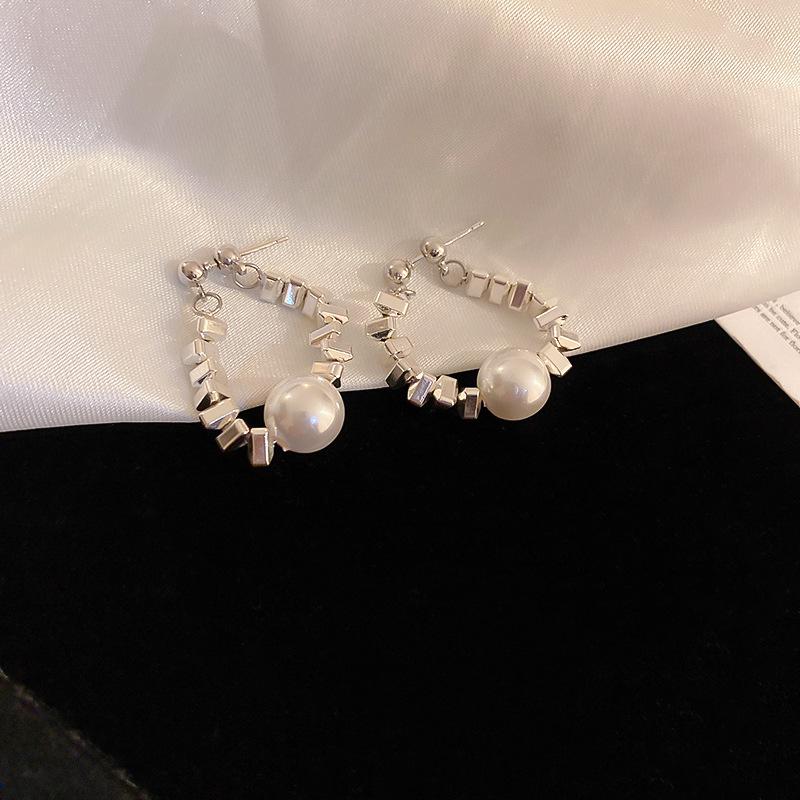 

Silver Zircon U-Shaped Arc Earrings: Elegant Cold Style Studs