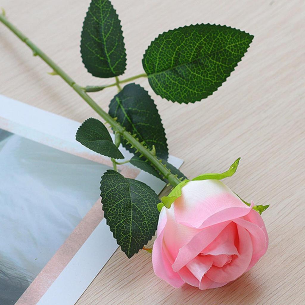 Luxury Silk Rose Arrangement for Valentine's Day - Elegant Artificial Flowers for Living Room Decor.