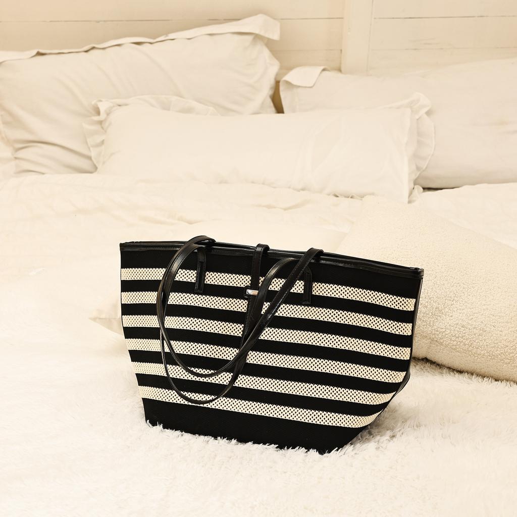 Fashion and Casual Handheld Women's Bags, Niche One-shoulder Armpit Bags, High-end Sense, Large-capacity Striped Shopping Tote Bags.