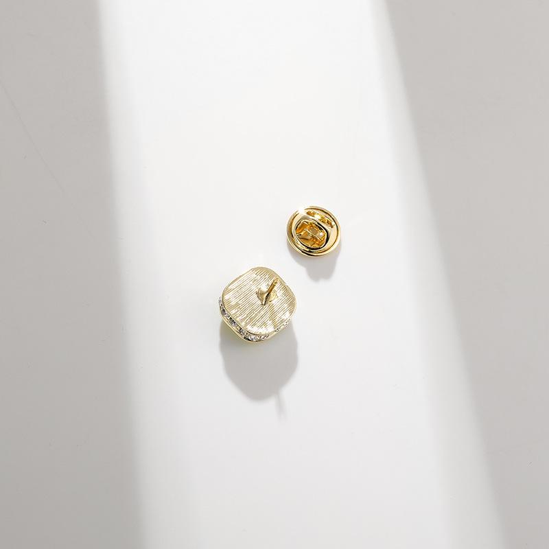 Exquisite Crystal Lapel Pin: Anti-Exposure Fixation Brooch
