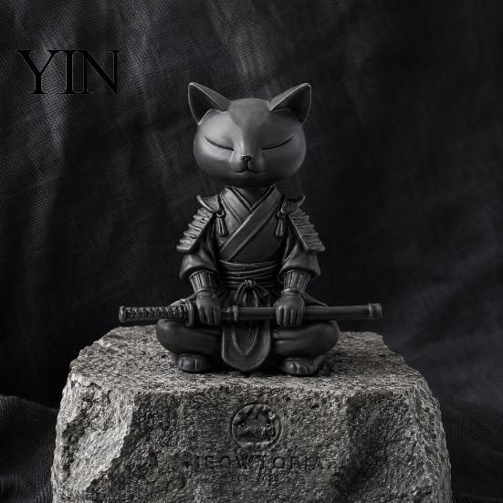 Small Stable Cat Model 3D Printed Knight Figurine, Meditating Desk Decor with Zen Warrior Pose, Desktop Minimalist Frosted Animal Sculpture for Office