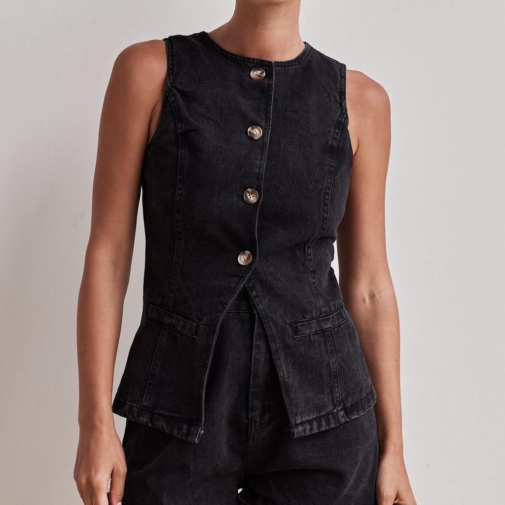 Sleeveless Denim Two-Piece Set for Women: Button Design High-Waisted Shorts, Trendy & Casual European-American Style 2026.