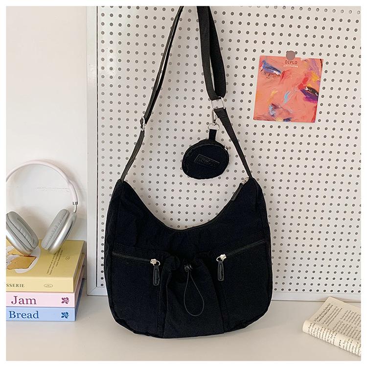 

Summer large-capacity high-end commuter tote bag women s 2025 new simple white lightweight literary messenger bag