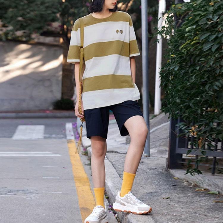 Li-Ning Sports Fashion Series Contrast Stripe Loose Round Neck Short Sleeve T-Shirt Men Tops Ketone-Brown AHSS571-3