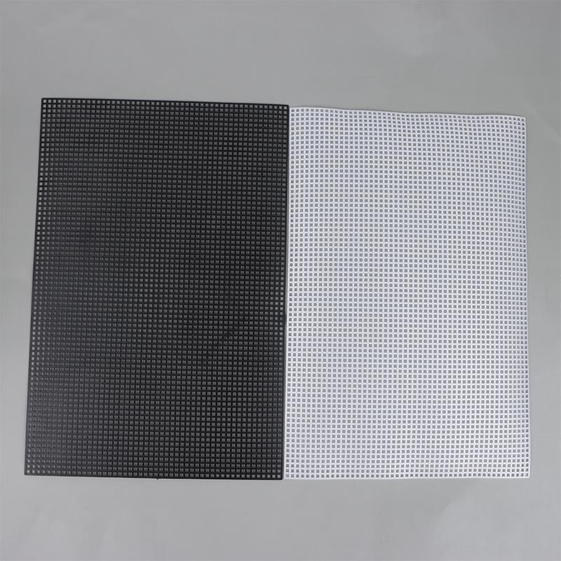 2 Stück Näh-Kunststoff-Gittergewebe Schwarz/Weiß für DIY Bestickte Gewebte Handarbeiten 30*20cm