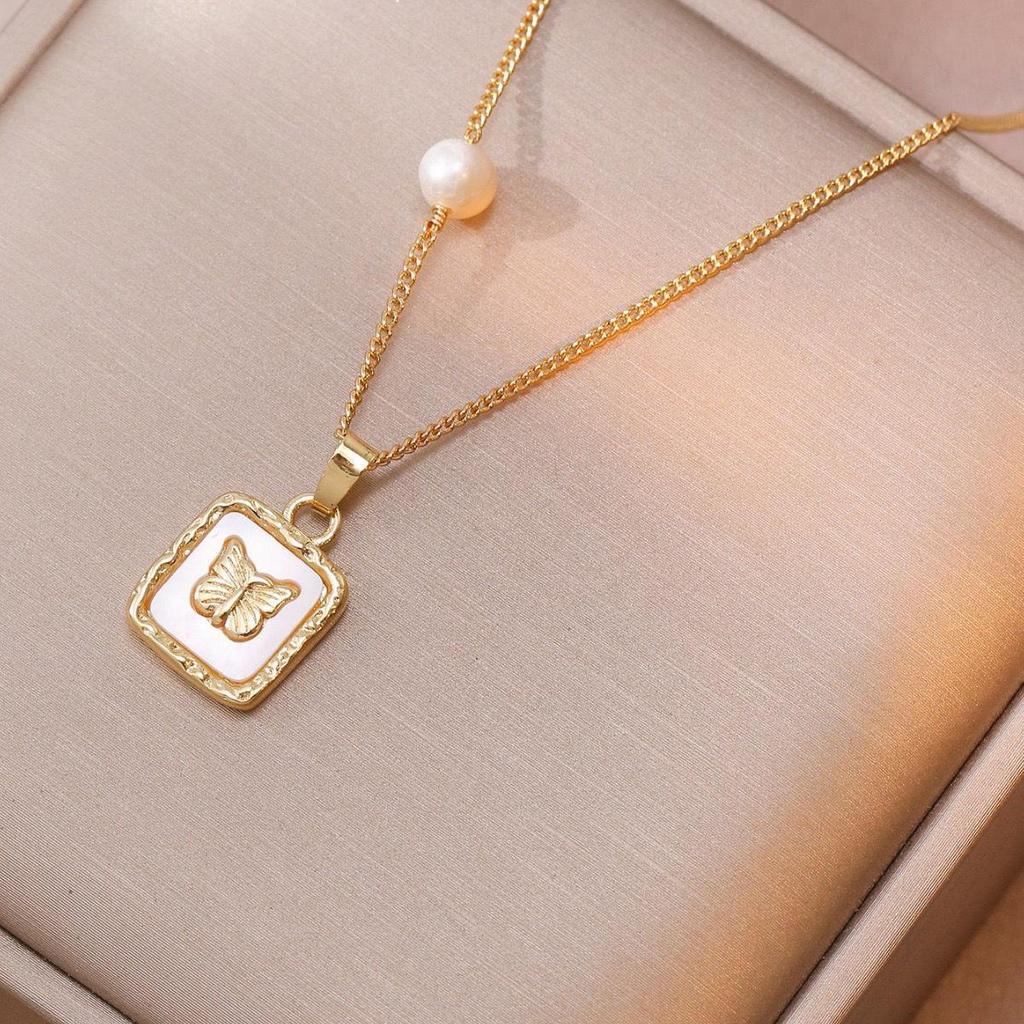 Butterfly Necklace with Color-Retaining Zircon - Fashionable, Versatile Women's Jewelry Accessory.