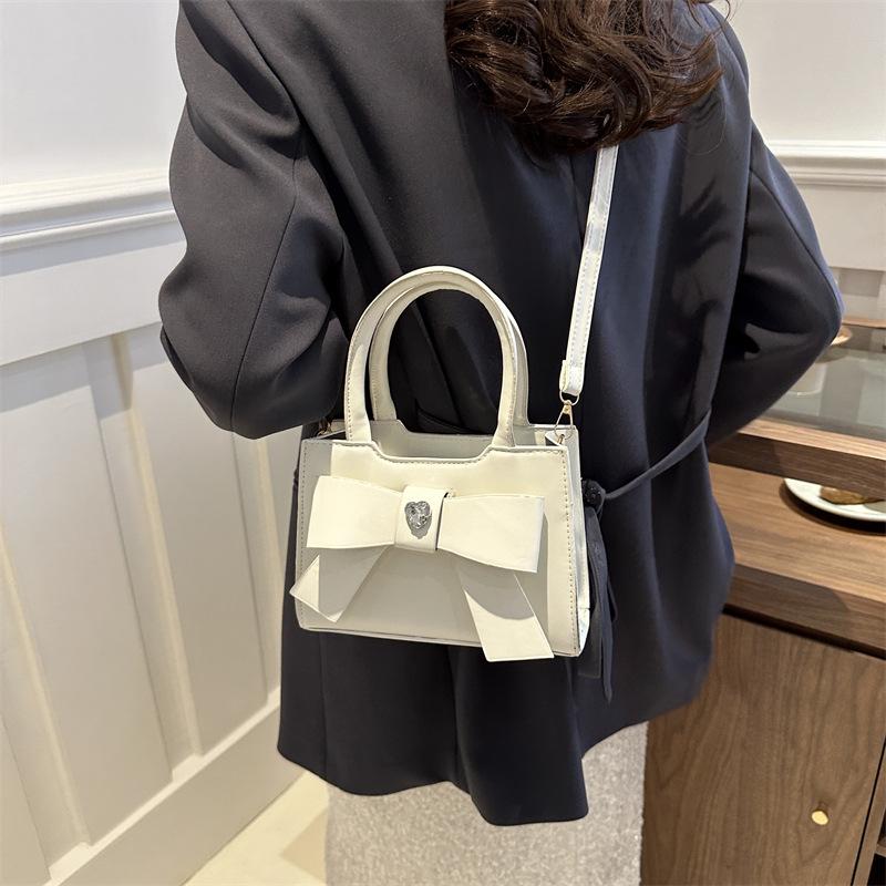 Retro Fashionable Handbag Bag Women's New Spring Texture Niche Crossbody Bag Korean Handbag Bag Women