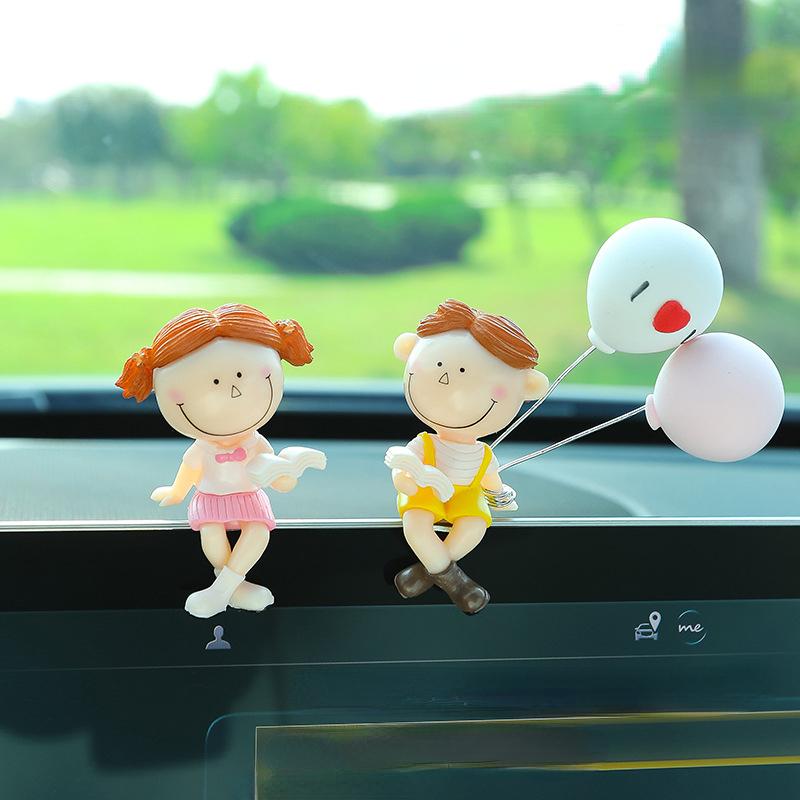 Internet-famous Car Ornaments Interior Decorations for Cars Cute Kissing Couple Dolls Decorative Ornaments for Electric Vehicles
