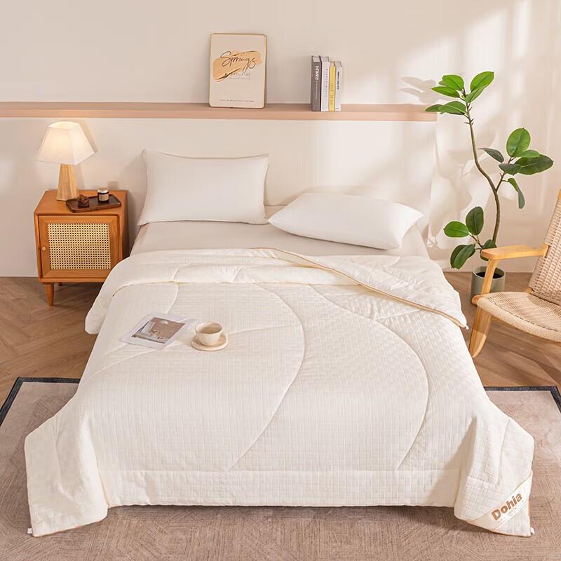 Dohia Ten-Hole All-Season Fiber Quilt