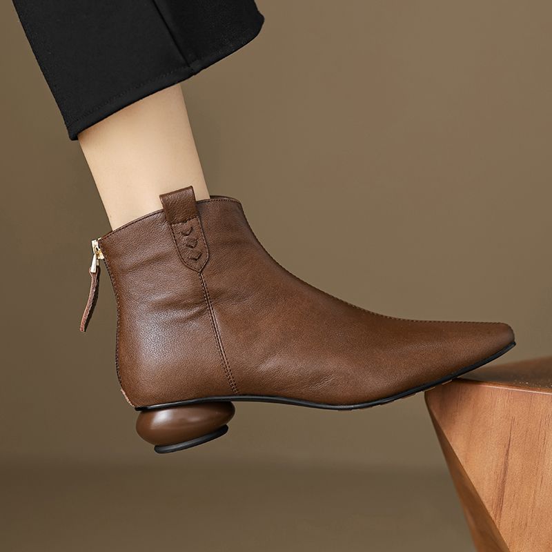 Small pointed ankle bare boots After autumn and winter, the zipper thick heel is absolutely unique, and the foreign style medium heel short boots 