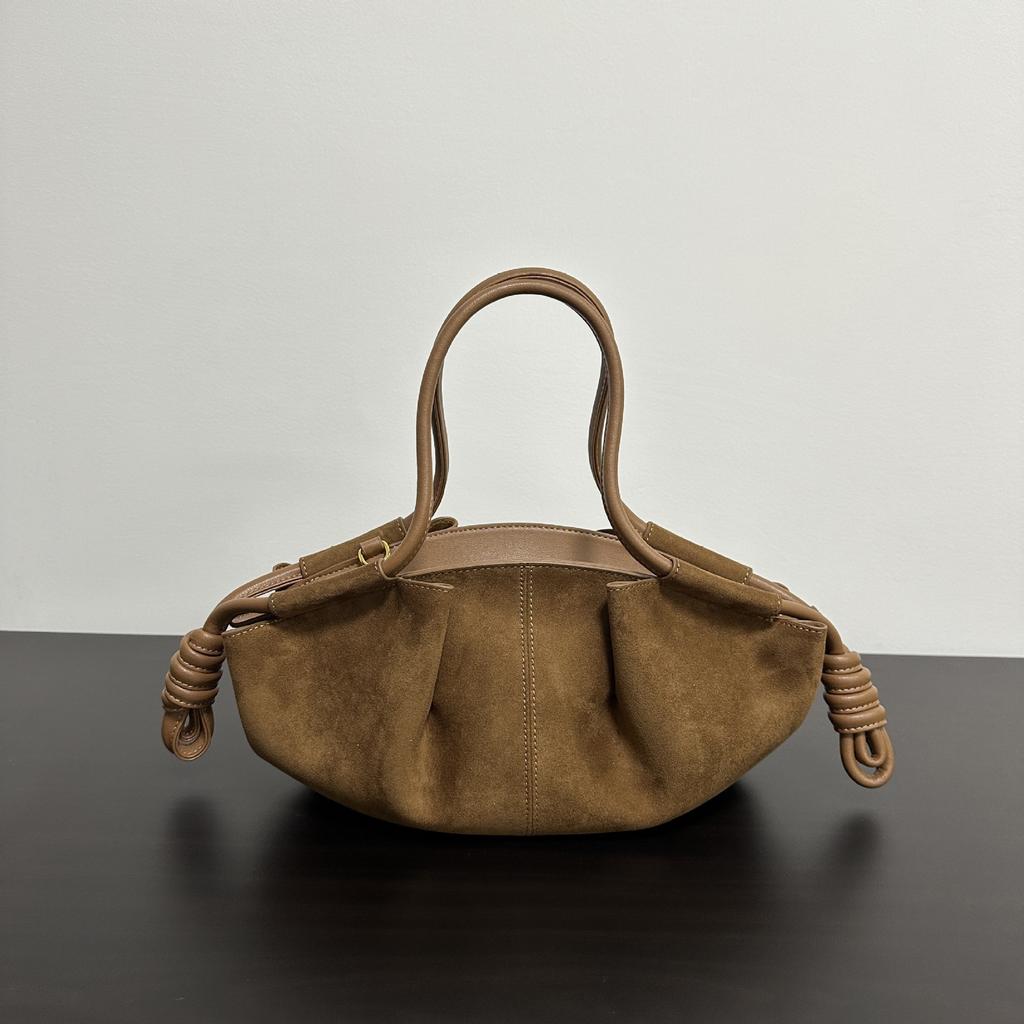 2025 New Internet celebrity catwalk model leather cloud bag dumpling bag drawstring women's bag fashion high sense messenger portable