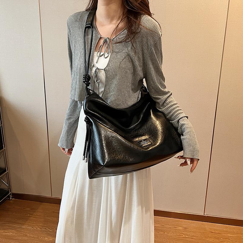 Ielgy Large-Capacity All-Match Fashion One-Shoulder Messenger Bucket Bag Class Commuter Tote Bag