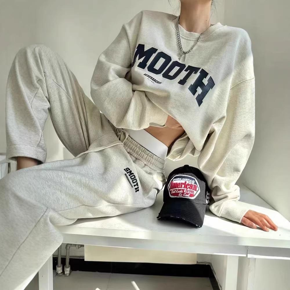 

Women s Autumn Grey Hoodie & Jogger Set - Trendy American Style Sportswear L