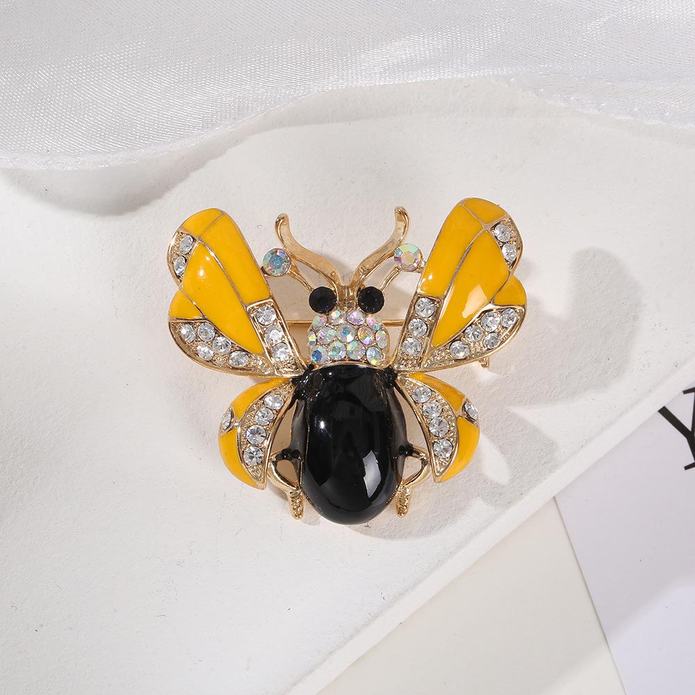 Bee-Style Pearl & Rhinestone Brooch – Elegant Women's Pin & Corsage Accessory