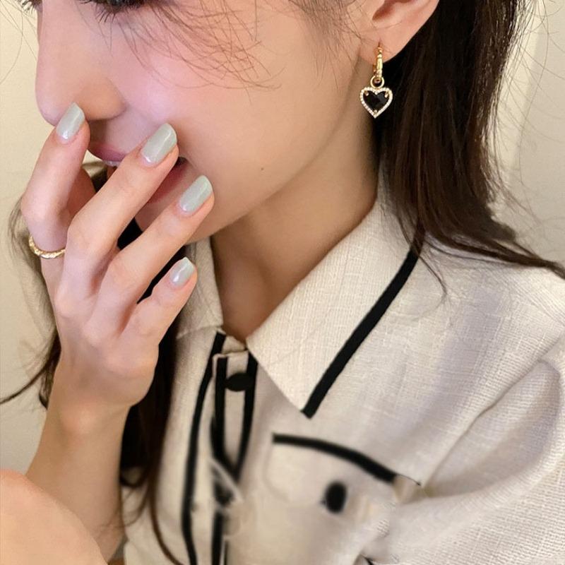 Fashion Black LOVE Heart Zircon Drop Earrings for Women Couple Creative Elegant Holiday Party Zircon Accessories