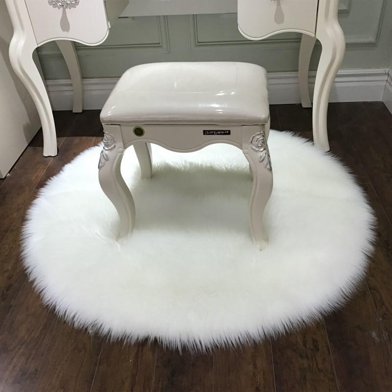 2026 Modern Plush Round Rug: Fluffy Imitation Wool Cushion for Bedroom, Bay Window, Living Room Chair, or Sofa.